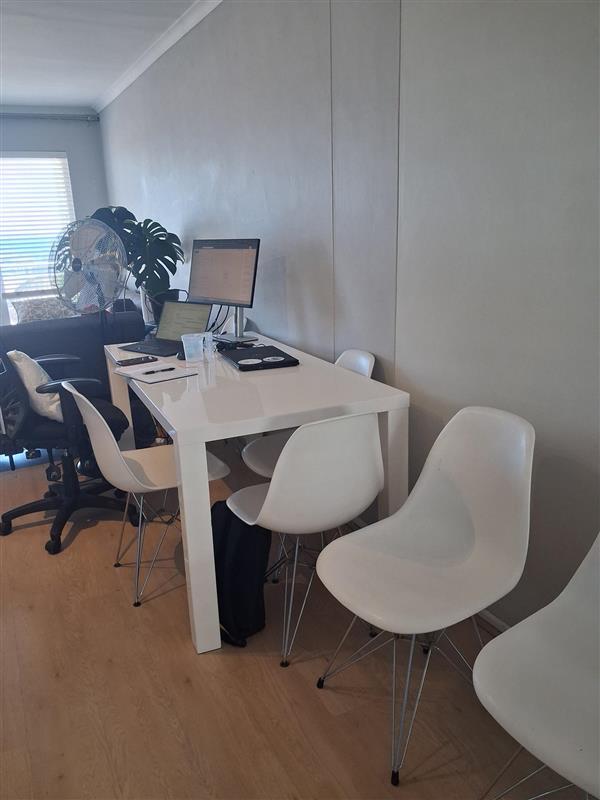 To Let 2 Bedroom Property for Rent in Vredehoek Western Cape